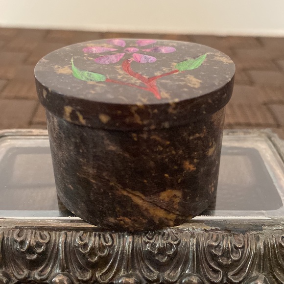 Soapstone Box With a Flower - Picture 3 of 3